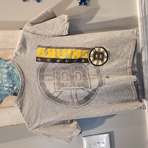 Majestic NHL Boston Bruins Hockey Boys sz S  no sz tag tshirt p2p- 18"
